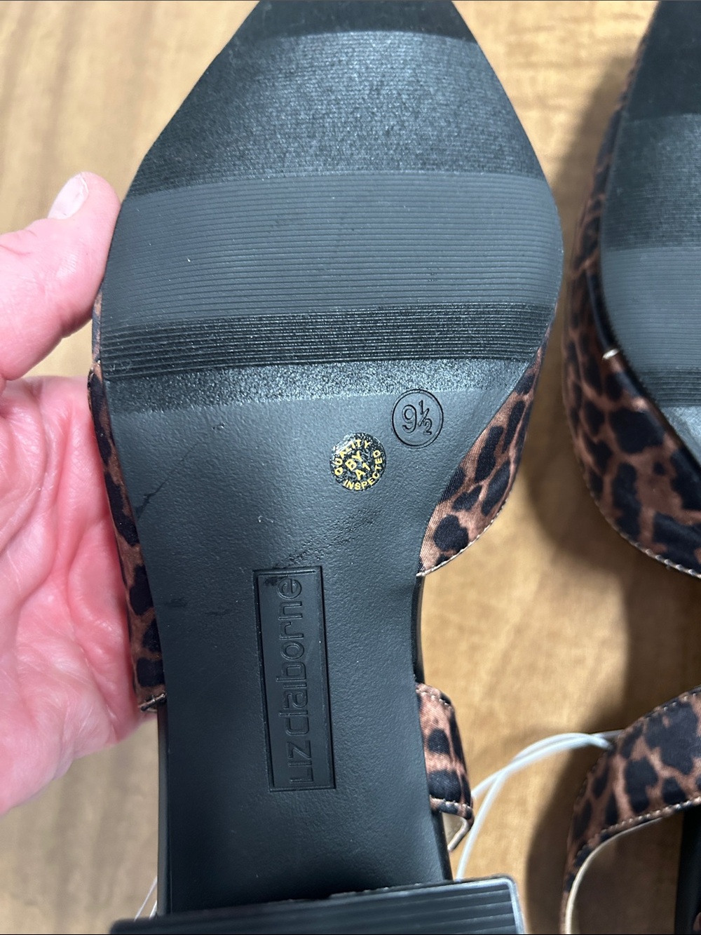 NWT Liz Claiborne Leopard Print Pointed Toe Slingback Block Heel Pumps 9.5
Y - Picture 10 of 16